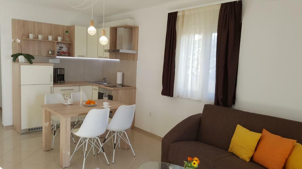 Apartments Anaivana تروغير المظهر الخارجي الصورة